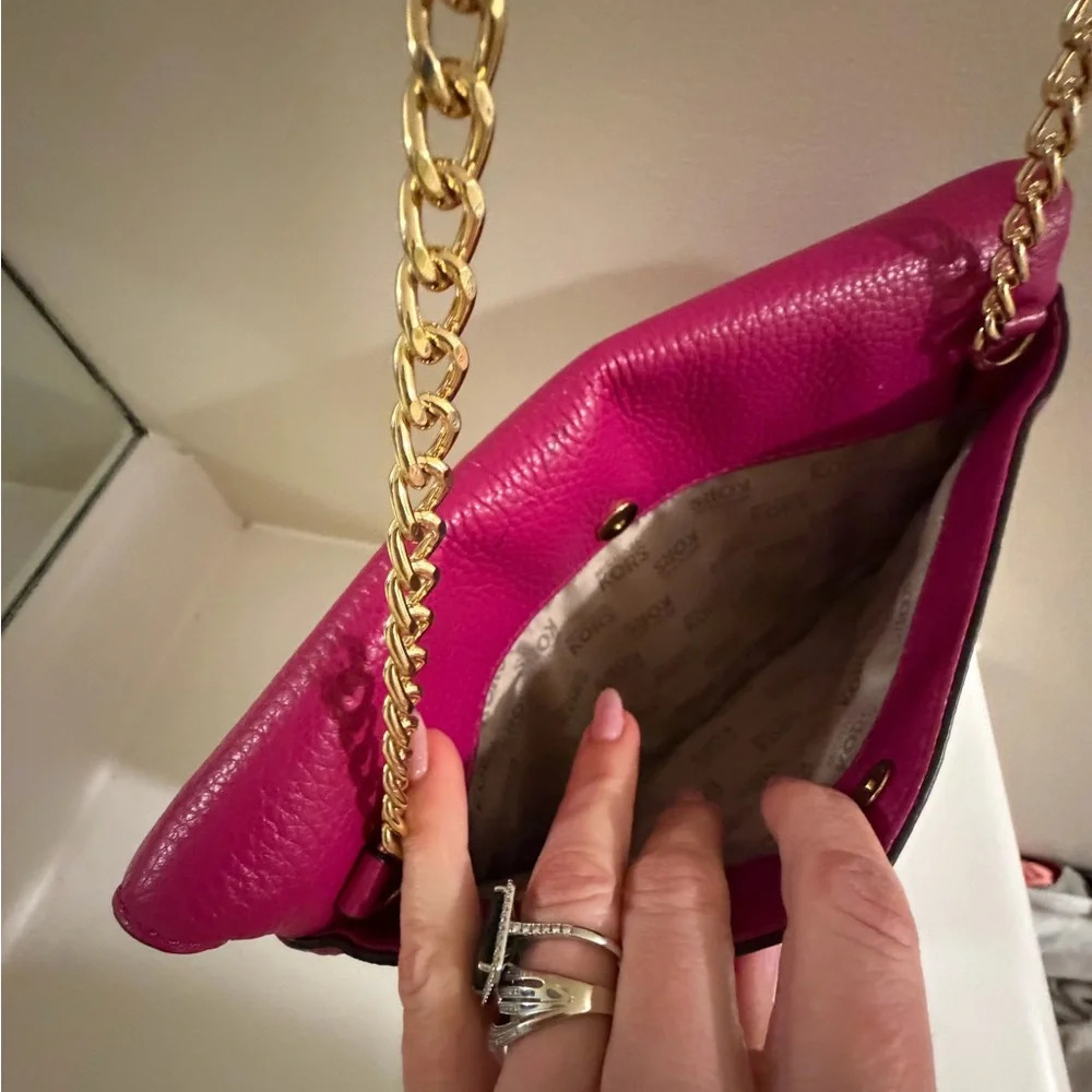 Michael Kors Fuchsia Leather Shoulder Bag with Gold Chain - Picture 7 of 7